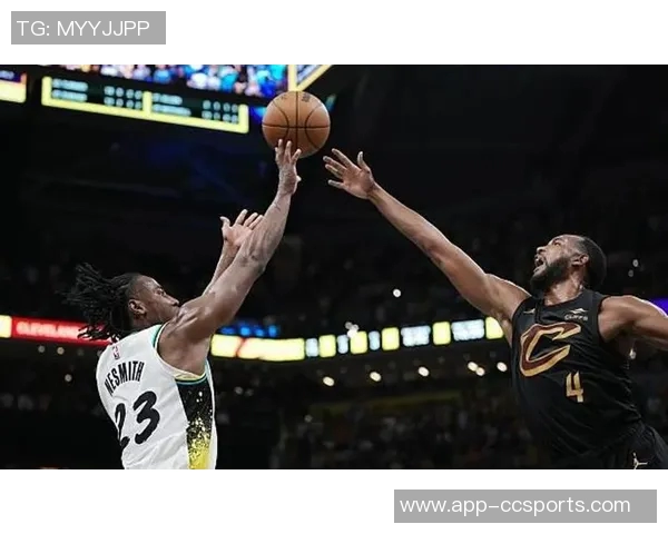 兰德尔表现平平全场10投仅4中贡献16分5篮板1助攻次节状态低迷未能得分