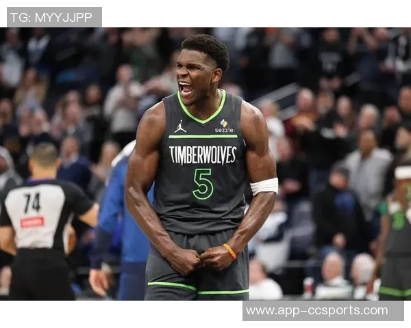 爱德华兹上半场表现亮眼15投6中三分球命中率不佳仍贡献17分1板2助