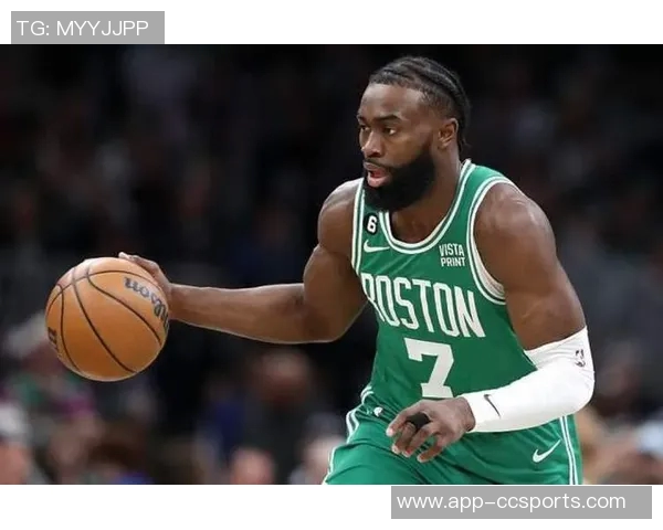 杰伦布朗全能表现助力球队胜利砍下35分5板5助1断展现领袖风范