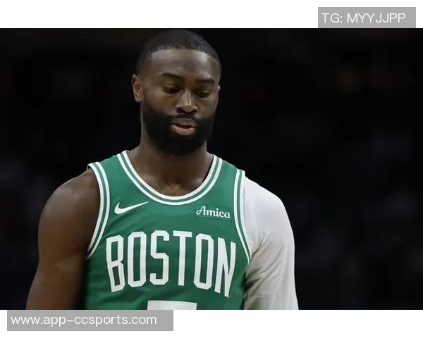 杰伦布朗首节狂砍15分展现强大攻击力助球队掌控比赛节奏