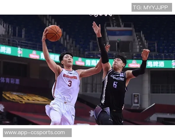 韦尔表现抢眼内线屏障助力球队场均145分145板展现统治力