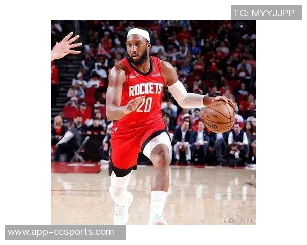 火箭训练营第4日精彩瞬间KD与谢泼德击掌卡佩拉与亚当斯温馨相拥