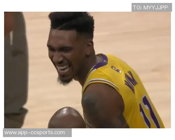 KD转发沃克左手压哨神球令人震惊这一创意真是绝妙之作